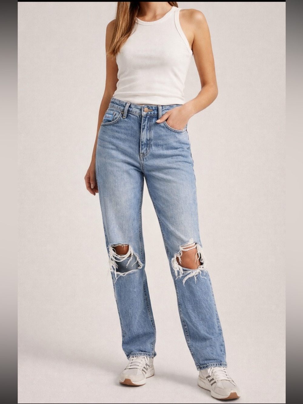 American Eagle Mom Jeans Distressed Ripped Light Wash High Rise Size 12 Long